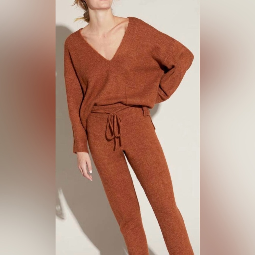 Set: Jogger & Sweater with Pocket - Picture 5 of 15